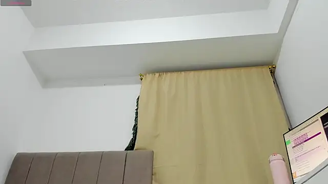 soyamandaa  online show from April 11, 2026, 2:52 am