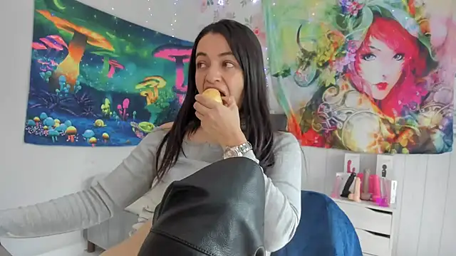 Snapshot of LovelyAzucena chatting on November 8, 2025, 2:31 pm LovelyAzucena online show from November 8, 2025, 2:31 pm