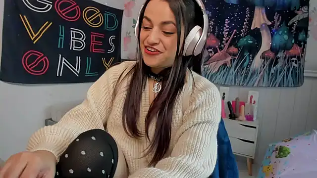 Snapshot of LovelyAzucena chatting on November 6, 2025, 2:32 pm LovelyAzucena online show from November 6, 2025, 2:32 pm