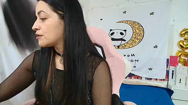 LovelyAzucena online show from July 15, 2026, 3:52 pm