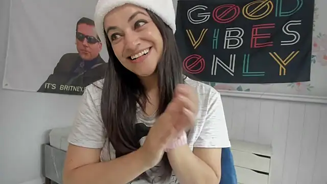 LovelyAzucena online show from December 20, 2025, 3:26 pm