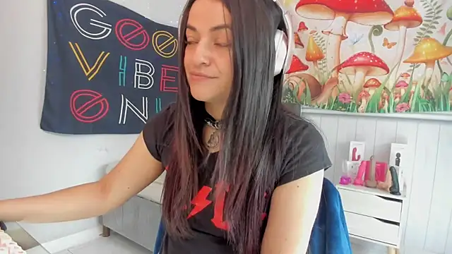 Snapshot of LovelyAzucena chatting on November 11, 2025, 2:45 pm LovelyAzucena online show from November 11, 2025, 2:45 pm