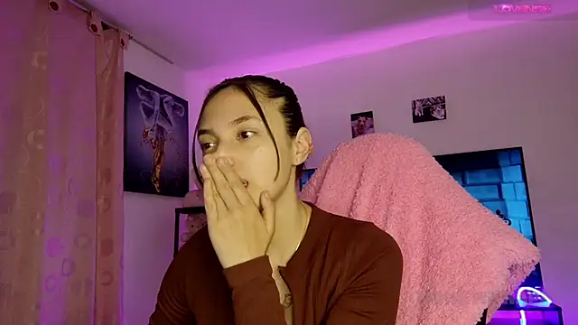 Snapshot of TiffanyBela chatting on March 8, 2026, 2:04 am TiffanyBela online show from March 8, 2026, 2:04 am