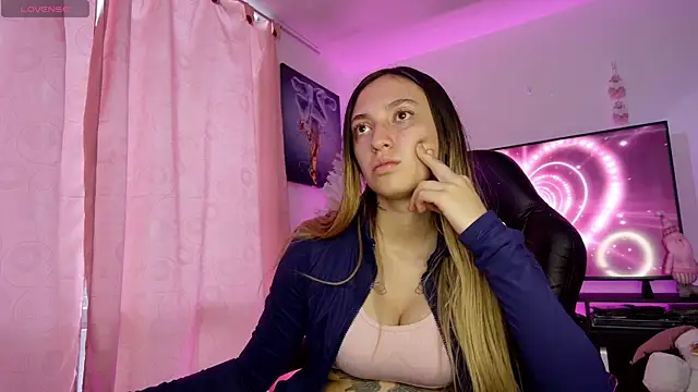 Snapshot of TiffanyBela chatting on December 4, 2025, 9:14 pm TiffanyBela online show from December 4, 2025, 9:14 pm