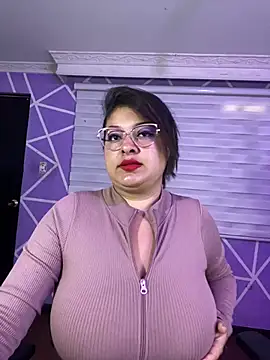 Snapshot of MiiaaJoness chatting on May 28, 2026, 4:02 pm MiiaaJoness online show from May 28, 2026, 4:02 pm