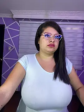 Snapshot of MiiaaJoness chatting on May 8, 2026, 3:16 pm MiiaaJoness online show from May 8, 2026, 3:16 pm