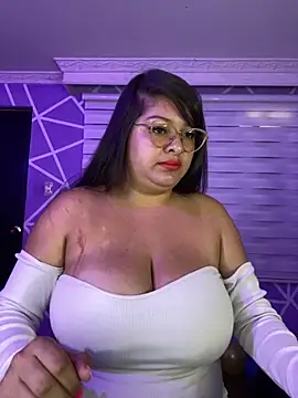 MiiaaJoness online show from October 6, 2025, 3:35 pm