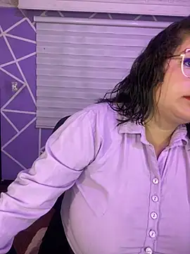 Snapshot of MiiaaJoness chatting on June 24, 2026, 5:06 am MiiaaJoness online show from June 24, 2026, 5:06 am