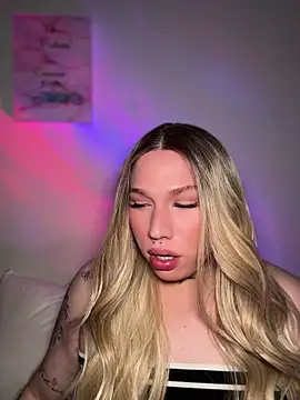 Snapshot of IsabellaFigueredo__ chatting on May 13, 2026, 7:04 am IsabellaFigueredo online show from May 13, 2026, 7:04 am