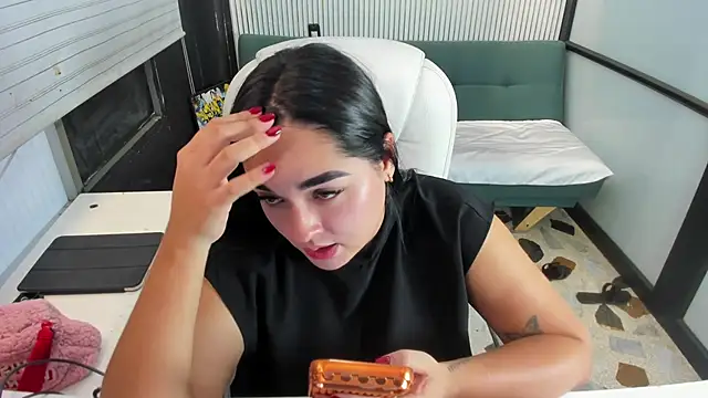 CelesteBrucee online show from April 6, 2026, 10:33 pm