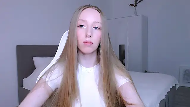 Luna insniity online show from November 6, 2025, 7:51 pm