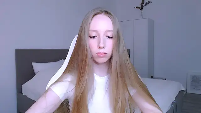 Luna insniity online show from December 1, 2025, 9:15 pm