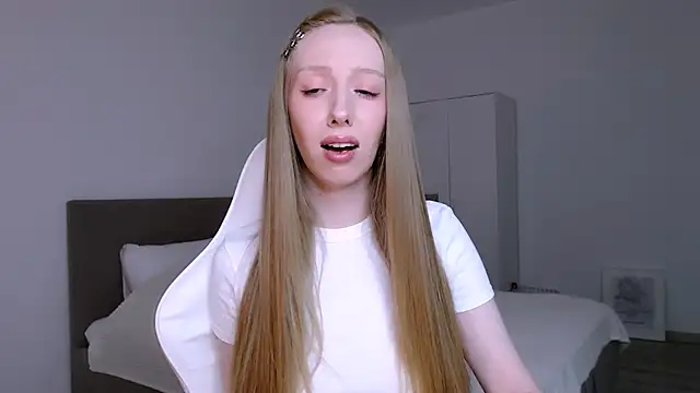 Luna insniity online show from February 8, 2026, 8:28 pm