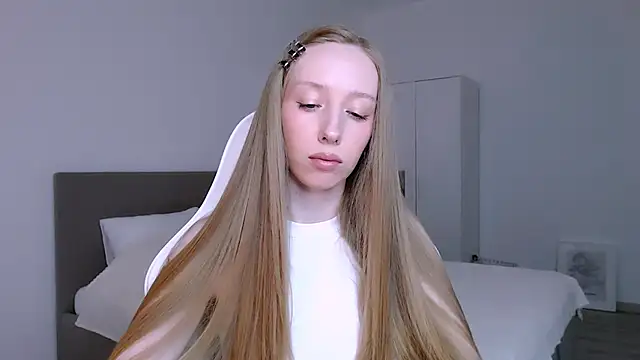 Luna insniity online show from February 18, 2026, 8:49 pm