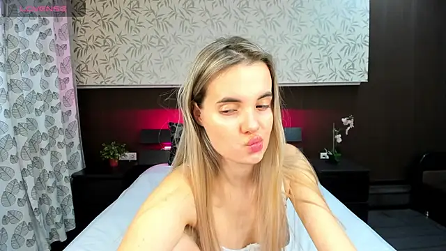 Snapshot of Donna_Evans chatting on February 6, 2025, 3:27 am Donna Evans online show from February 6, 2025, 3:27 am