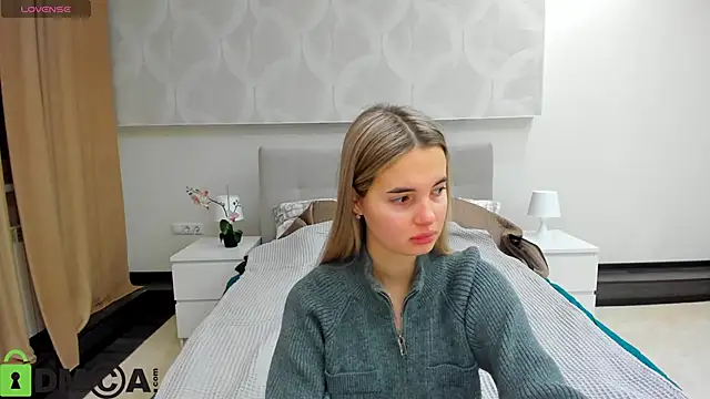 Donna Evans online show from November 14, 2025, 11:52 pm