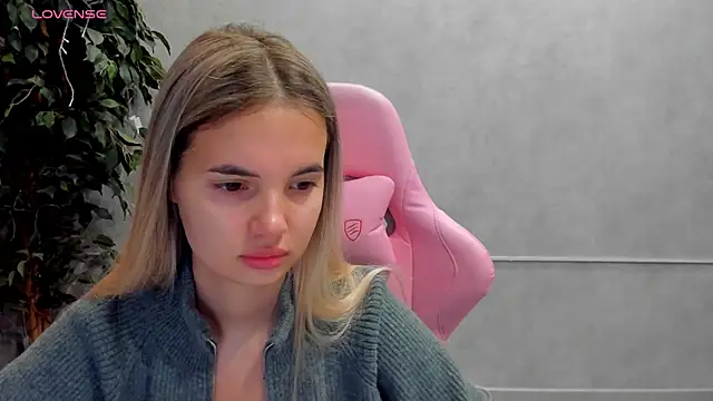 Snapshot of Donna_Evans chatting on March 15, 2025, 12:04 am Donna Evans online show from March 15, 2025, 12:04 am