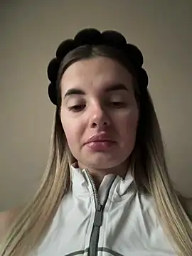 Snapshot of Donna_Evans chatting on October 30, 2025, 2:21 am Donna Evans online show from October 30, 2025, 2:21 am