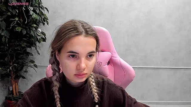 Snapshot of Donna_Evans chatting on March 8, 2025, 12:00 am Donna Evans online show from March 8, 2025, 12:00 am