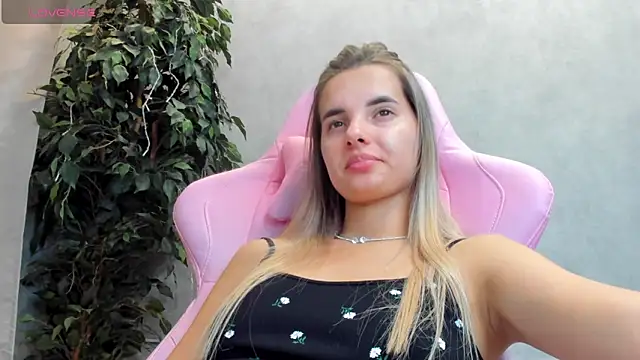 Snapshot of Donna_Evans chatting on March 18, 2025, 4:39 pm Donna Evans online show from March 18, 2025, 4:39 pm