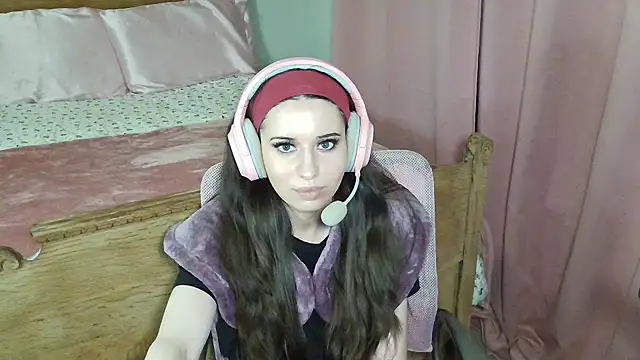 Snapshot of alisonfields chatting on February 13, 2026, 1:05 am alisonfields online show from February 13, 2026, 1:05 am