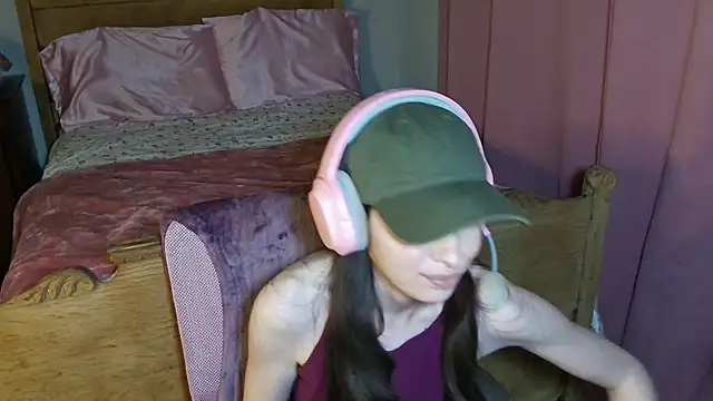 Snapshot of alisonfields chatting on February 14, 2026, 12:55 am alisonfields online show from February 14, 2026, 12:55 am