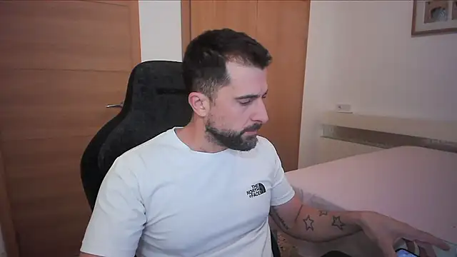 Snapshot of alex877x chatting on October 23, 2025, 3:00 pm alex877x online show from October 23, 2025, 3:00 pm