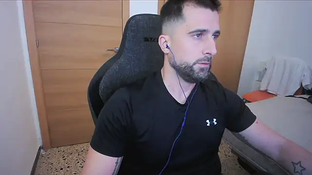 Snapshot of alex877x chatting on October 11, 2025, 8:37 am alex877x online show from October 11, 2025, 8:37 am