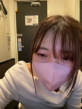 SUZU  online show from May 3, 2026, 1:22 am