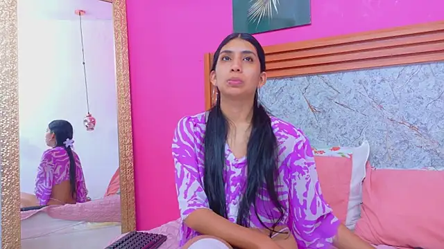 Snapshot of littlee_emilyy_ chatting on April 29, 2026, 5:30 pm littlee emilyy online show from April 29, 2026, 5:30 pm