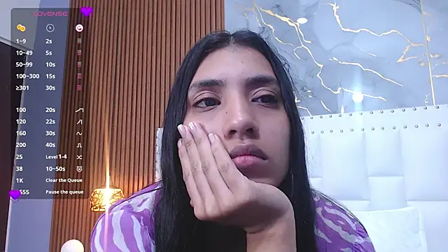 littlee emilyy  online show from January 15, 2025, 9:13 am