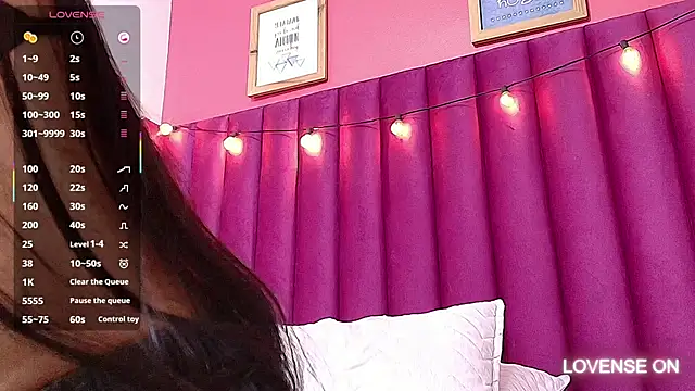 littlee emilyy  online show from February 12, 2025, 6:08 am