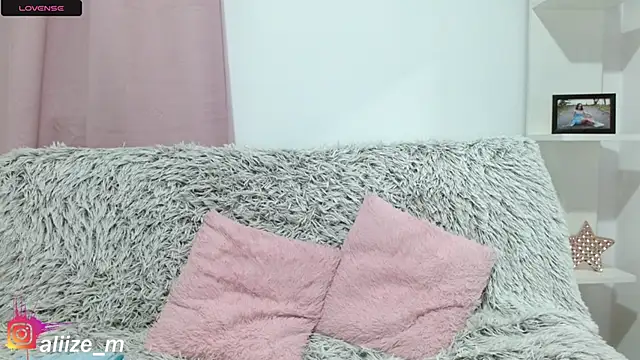 aliicee m online show from March 19, 2025, 1:21 am