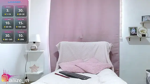 aliicee m online show from February 9, 2026, 8:29 pm