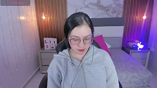 megancero online show from October 1, 2025, 12:31 pm