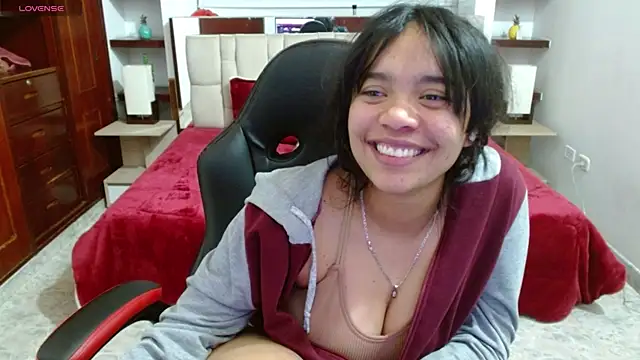 laureentt  online show from March 14, 2025, 9:14 am