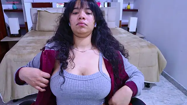 laureentt  online show from October 2, 2025, 3:10 am