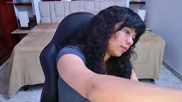 laureentt  online show from September 30, 2025, 3:12 am