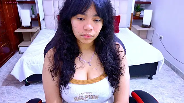 laureentt  online show from September 11, 2025, 3:17 am