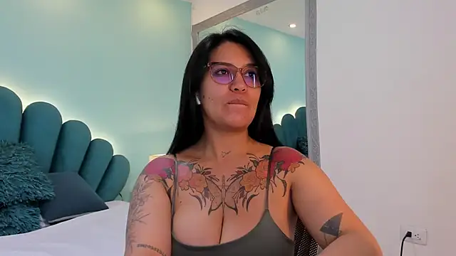 Snapshot of sharlott18 chatting on March 19, 2026, 3:12 pm sharlott18 online show from March 19, 2026, 3:12 pm