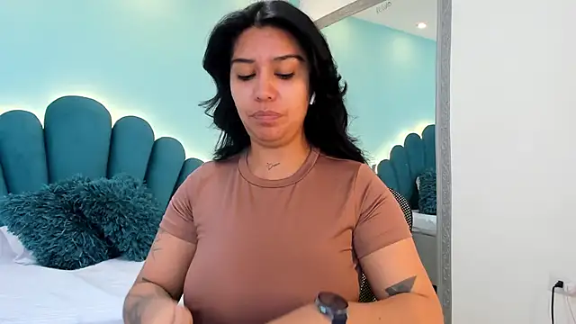 Snapshot of sharlott18 chatting on February 14, 2026, 1:33 pm sharlott18 online show from February 14, 2026, 1:33 pm