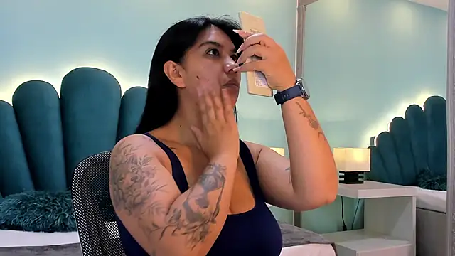 sharlott18 online show from November 2, 2025, 12:10 pm