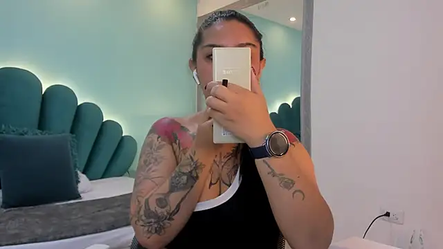 Snapshot of sharlott18 chatting on March 11, 2026, 12:54 pm sharlott18 online show from March 11, 2026, 12:54 pm