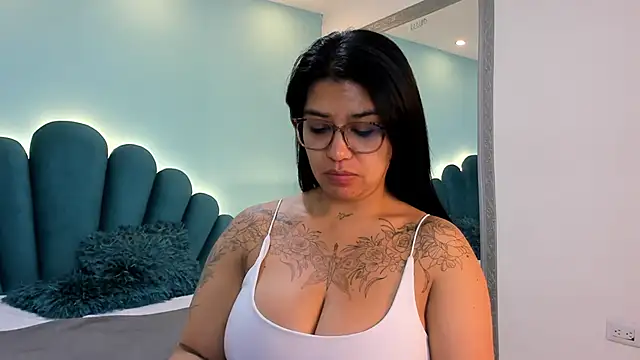 Snapshot of sharlott18 chatting on February 1, 2026, 11:41 am sharlott18 online show from February 1, 2026, 11:41 am