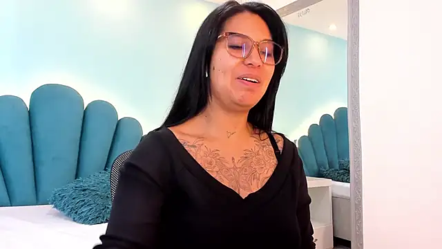 Snapshot of sharlott18 chatting on January 17, 2026, 1:15 pm sharlott18 online show from January 17, 2026, 1:15 pm