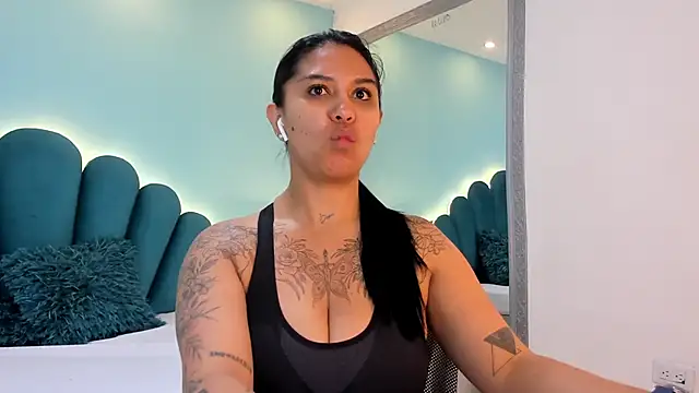 Snapshot of sharlott18 chatting on January 13, 2026, 12:31 pm sharlott18 online show from January 13, 2026, 12:31 pm