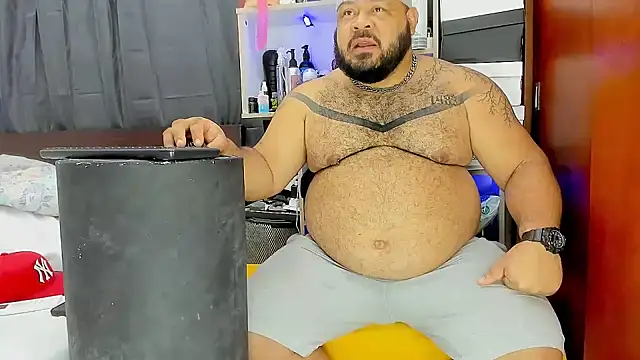 Snapshot of Latino_bigcock chatting on March 21, 2025, 2:28 am Latino bigcock online show from March 21, 2025, 2:28 am