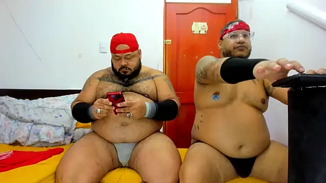 Snapshot of Latino_bigcock chatting on October 5, 2025, 8:54 pm Latino bigcock online show from October 5, 2025, 8:54 pm