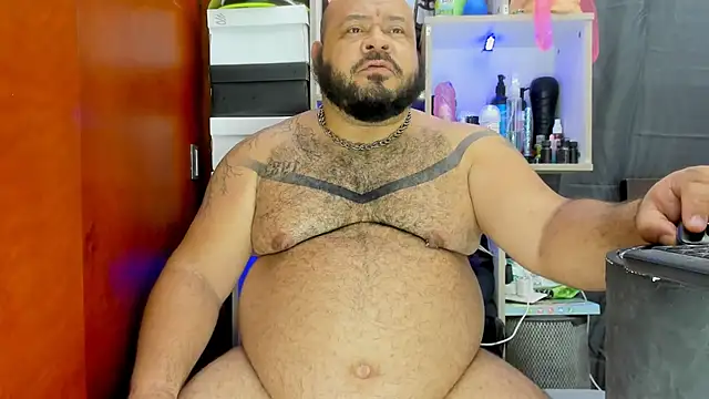 Snapshot of Latino_bigcock chatting on February 6, 2025, 7:56 am Latino bigcock online show from February 6, 2025, 7:56 am