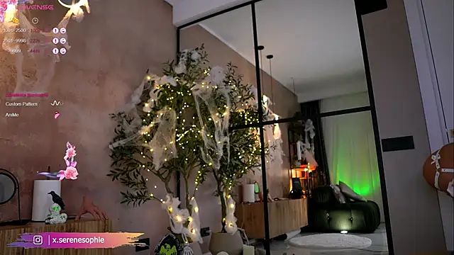 Snapshot of Serene_Sophiex chatting on October 17, 2025, 9:27 pm Serene Sophiex online show from October 17, 2025, 9:27 pm